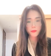 甜美高颜值美女苗条身材飞机场大黑牛震某处百度盘